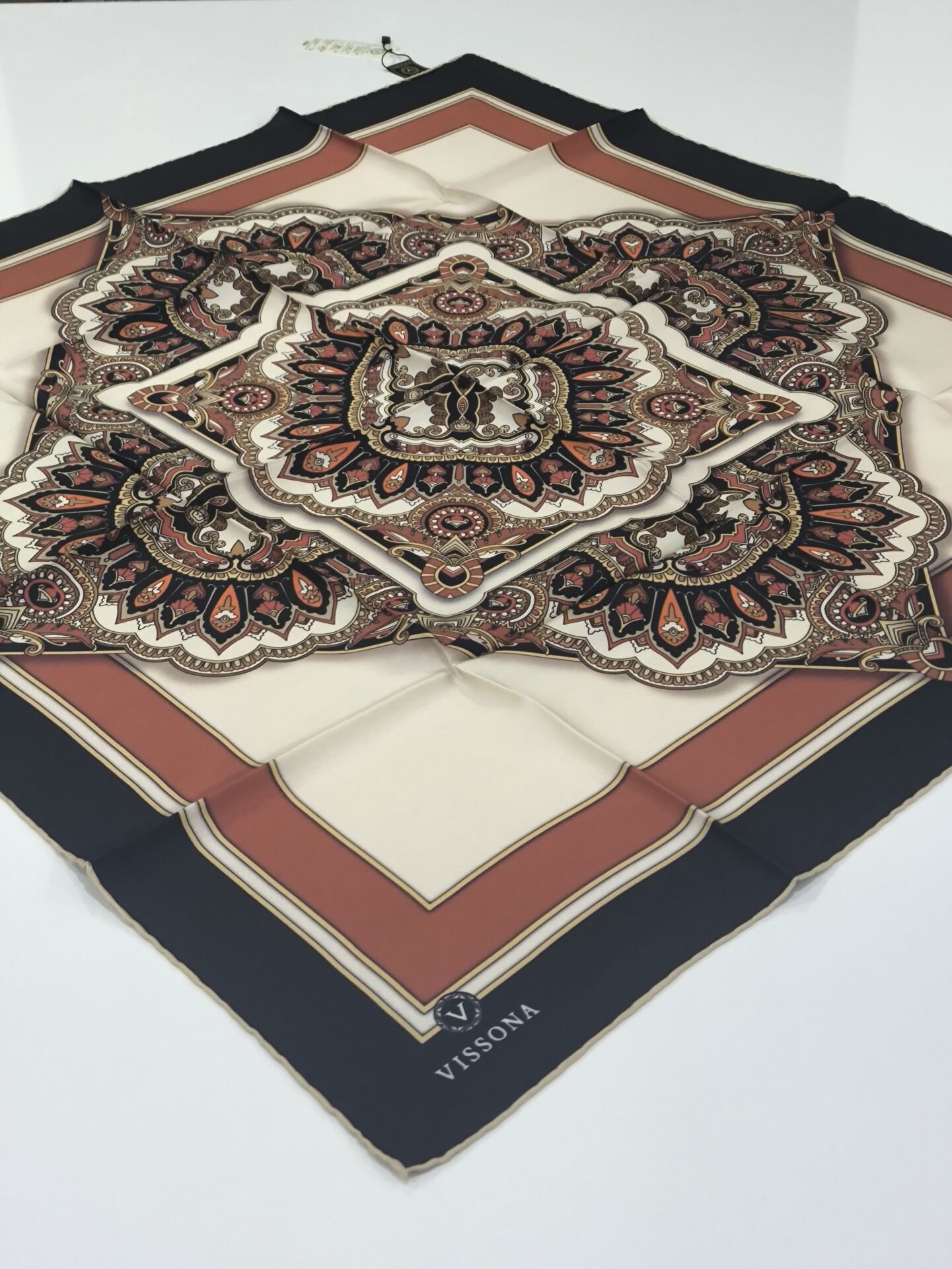 VİSSONA TİVİL İPEK EŞARP ETNİK DESEN SİYAH KİREMİT 1013-1