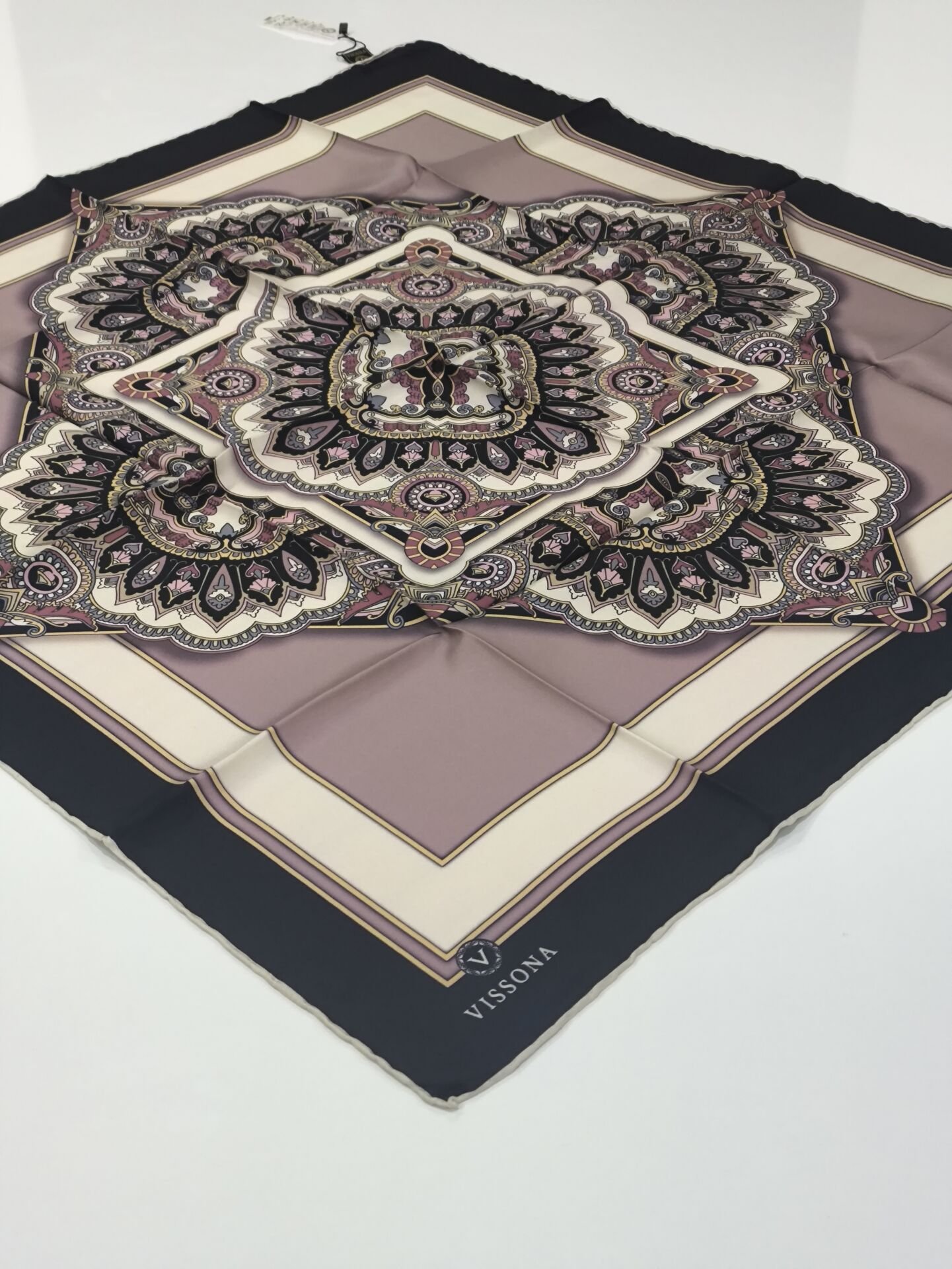 VİSSONA TİVİL İPEK EŞARP ETNİK DESEN SİYAH GÜL KURUSU 1013-3