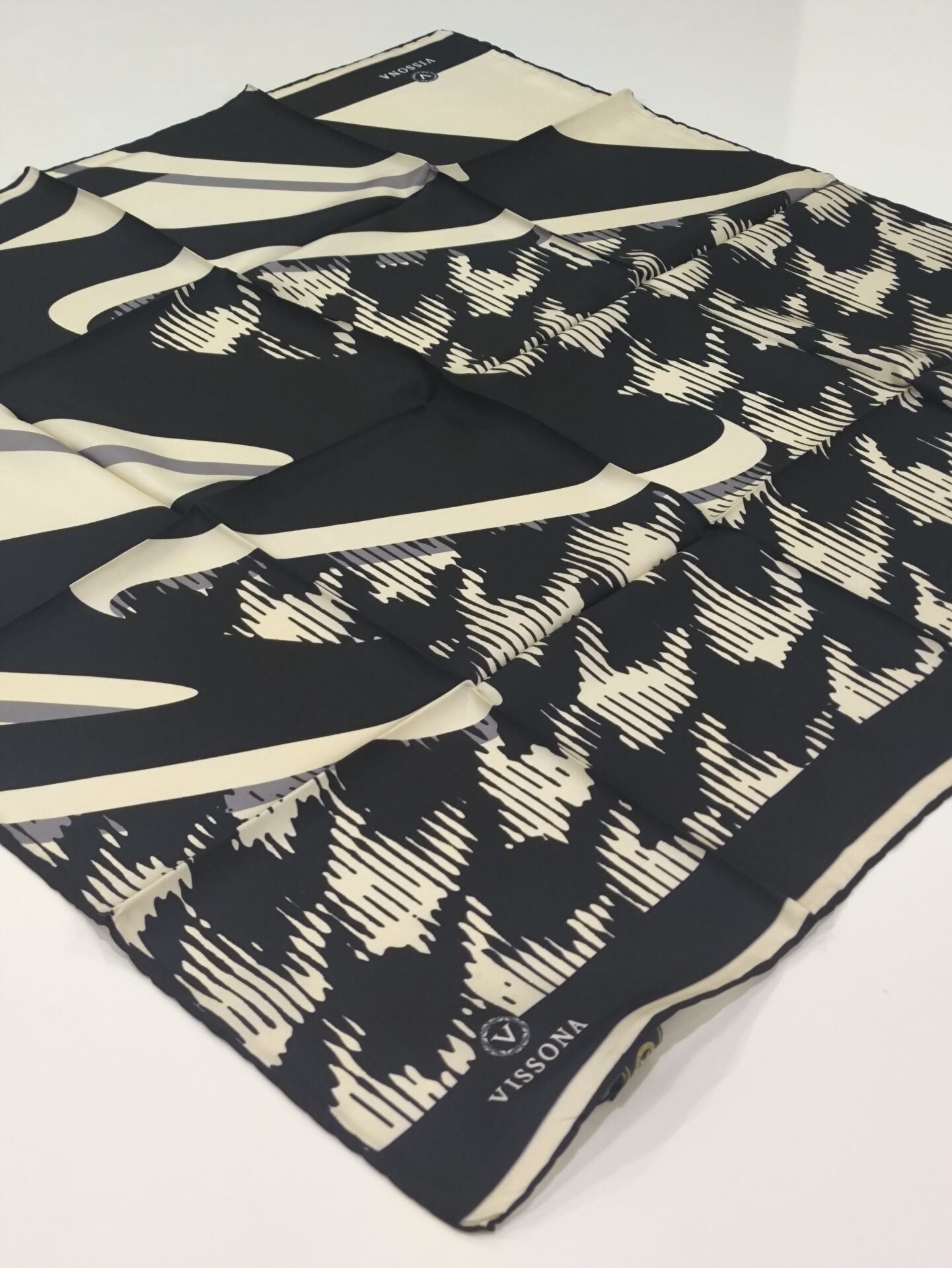 VİSSONA TİVİL İPEK EŞARP SİYAH KREM 1009-1