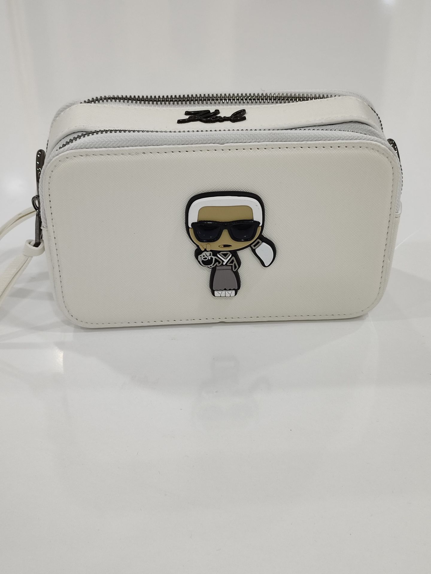KARL KUTU MODEL ÇANTA EMOJİLİ BEYAZ