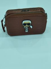 KARL KUTU MODEL ÇANTA EMOJİLİ KENDİNDEN DESENLİ TABA