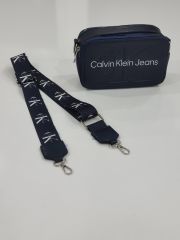 CALVİN KLEİN JEANS KUTU MODEL ÇANTA LACİVERT