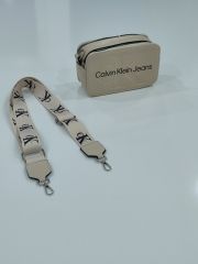 CALVİN KLEİN JEANS KUTU MODEL ÇANTA TAŞ