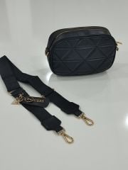 GUESS CAPİTONE ÇANTA SİYAH GOLD AMBLEM