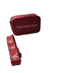 CALVİN KLEİN JEANS KUTU MODEL ÇANTA KIRMIZI