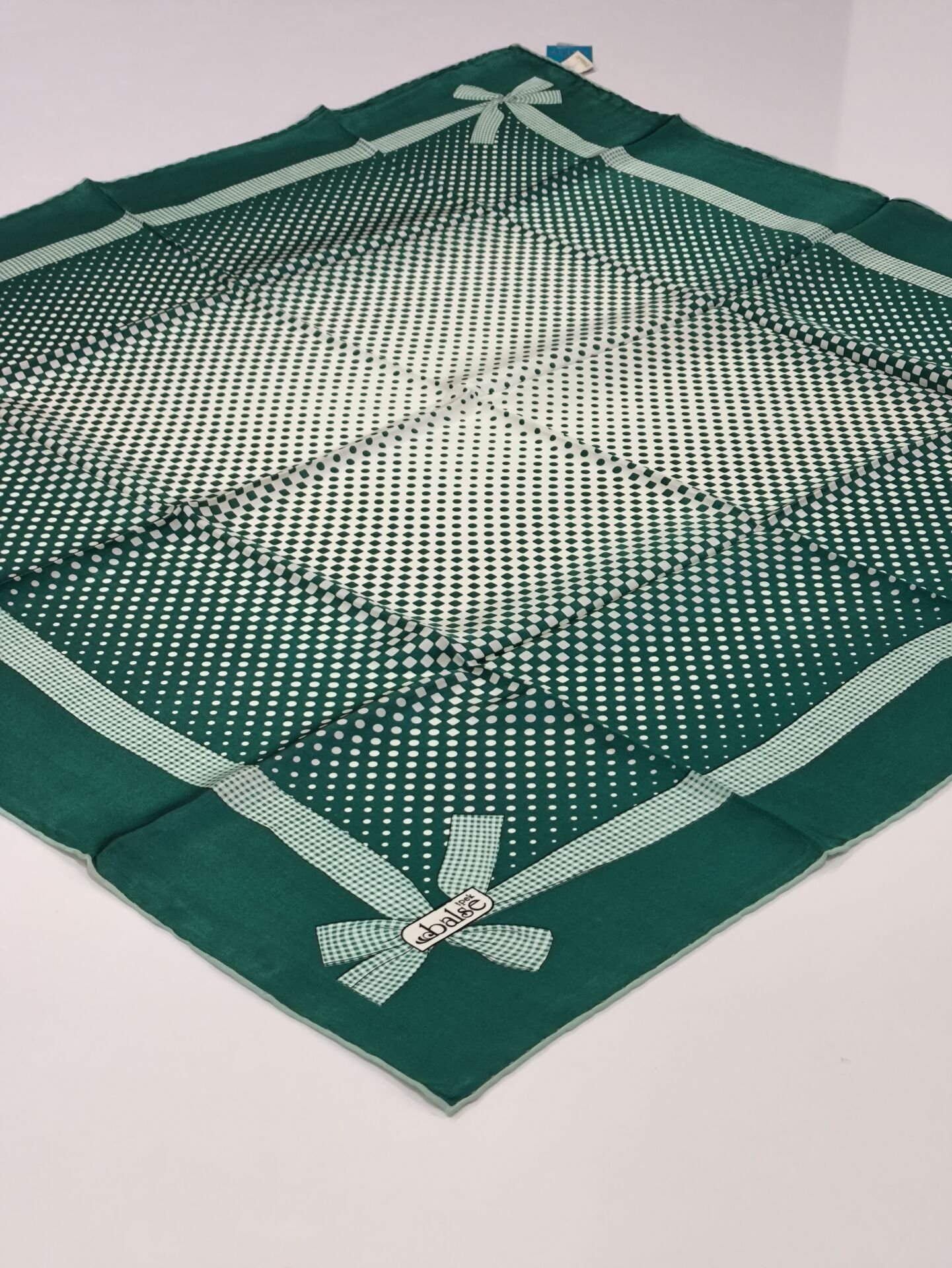 BALSE SURA İPEK EŞARP PUANTİYELİ ZÜMRÜT YEŞİLİ  5002-1