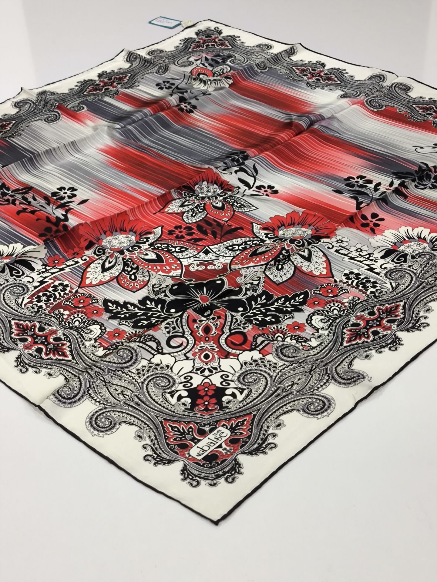 BALSE SURA İPEK EŞARP KIRMIZI SİYAH BEYAZ 5016-2