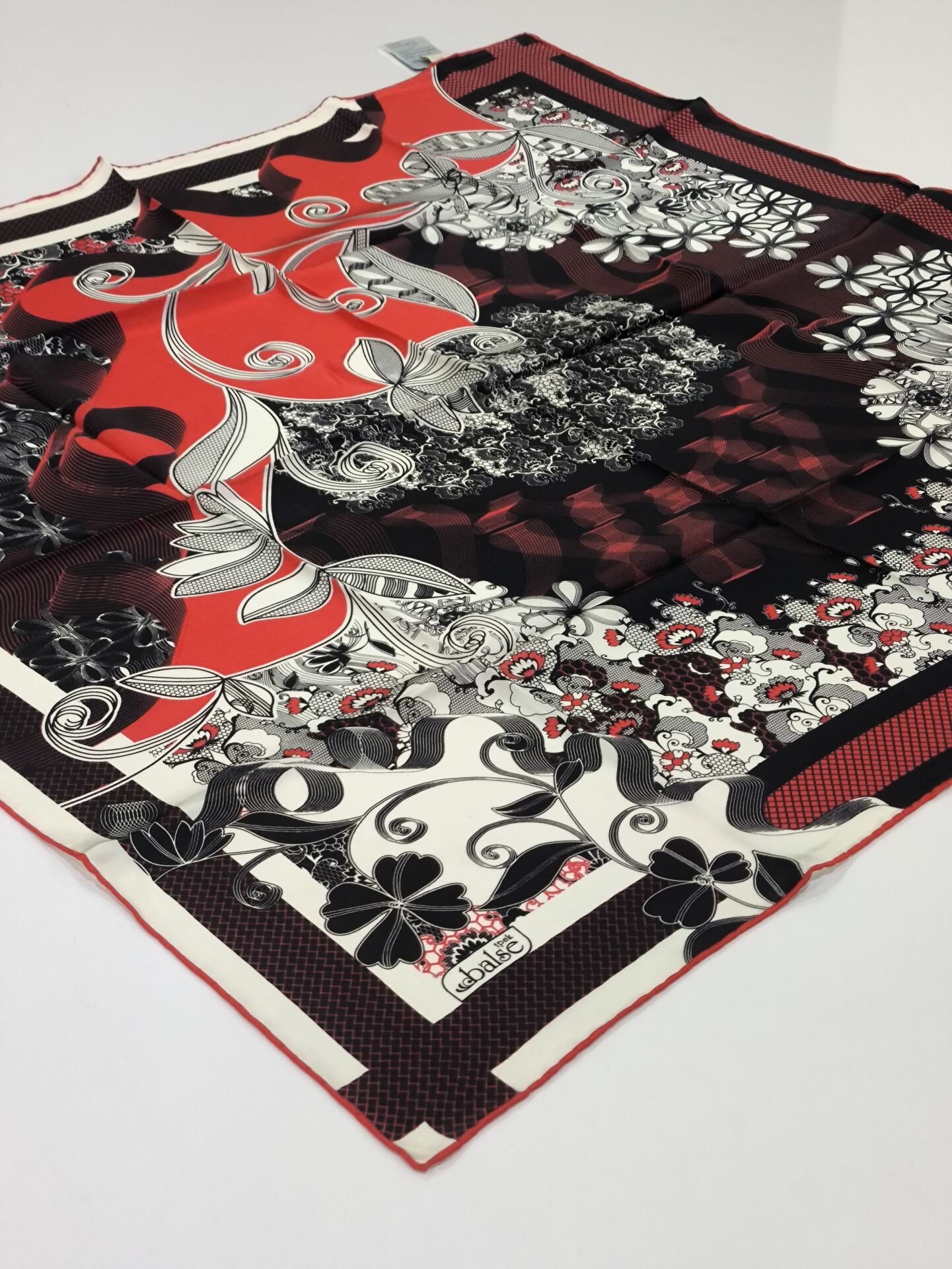 BALSE SURA İPEK EŞARP SİYAH KIRMIZI 5018-1