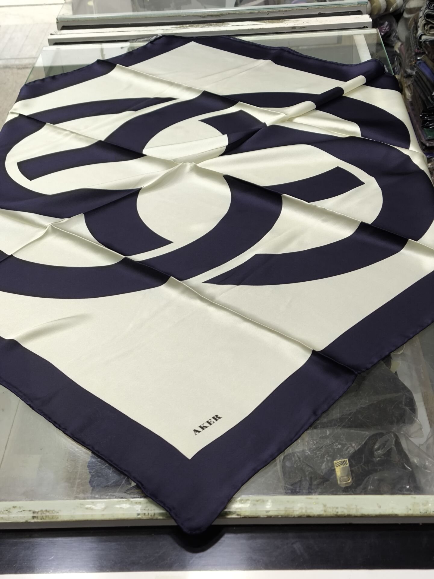 AKER NOSTALJİ SURA İPEK EŞARP LACİVERT KREM 8800-324