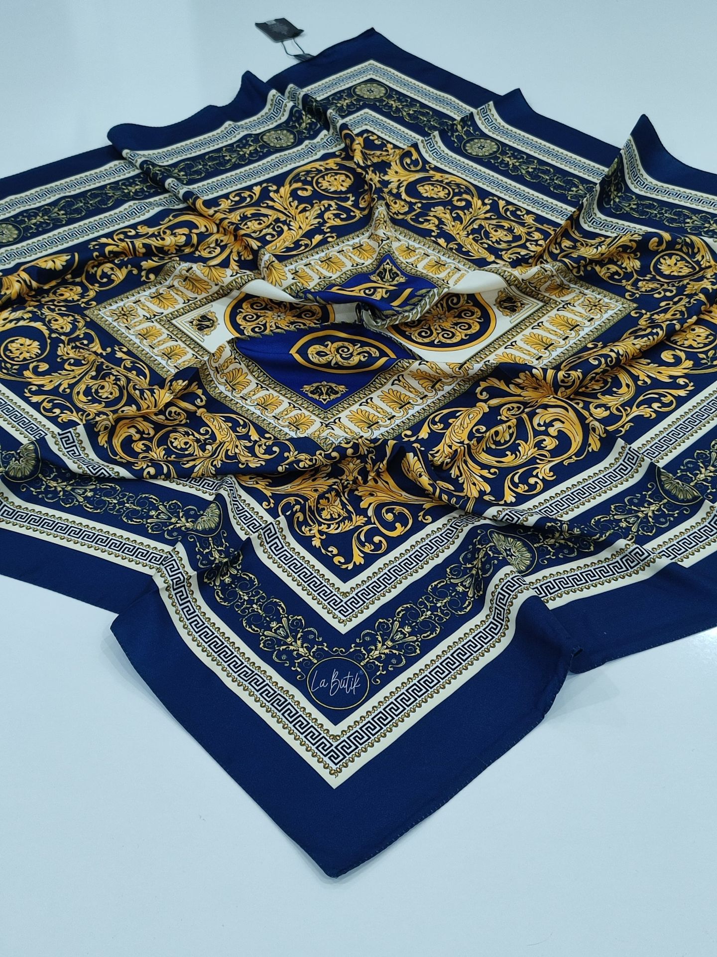 LABUTİK VAROK MODEL TİVİL EŞARP KREM LACİVERT