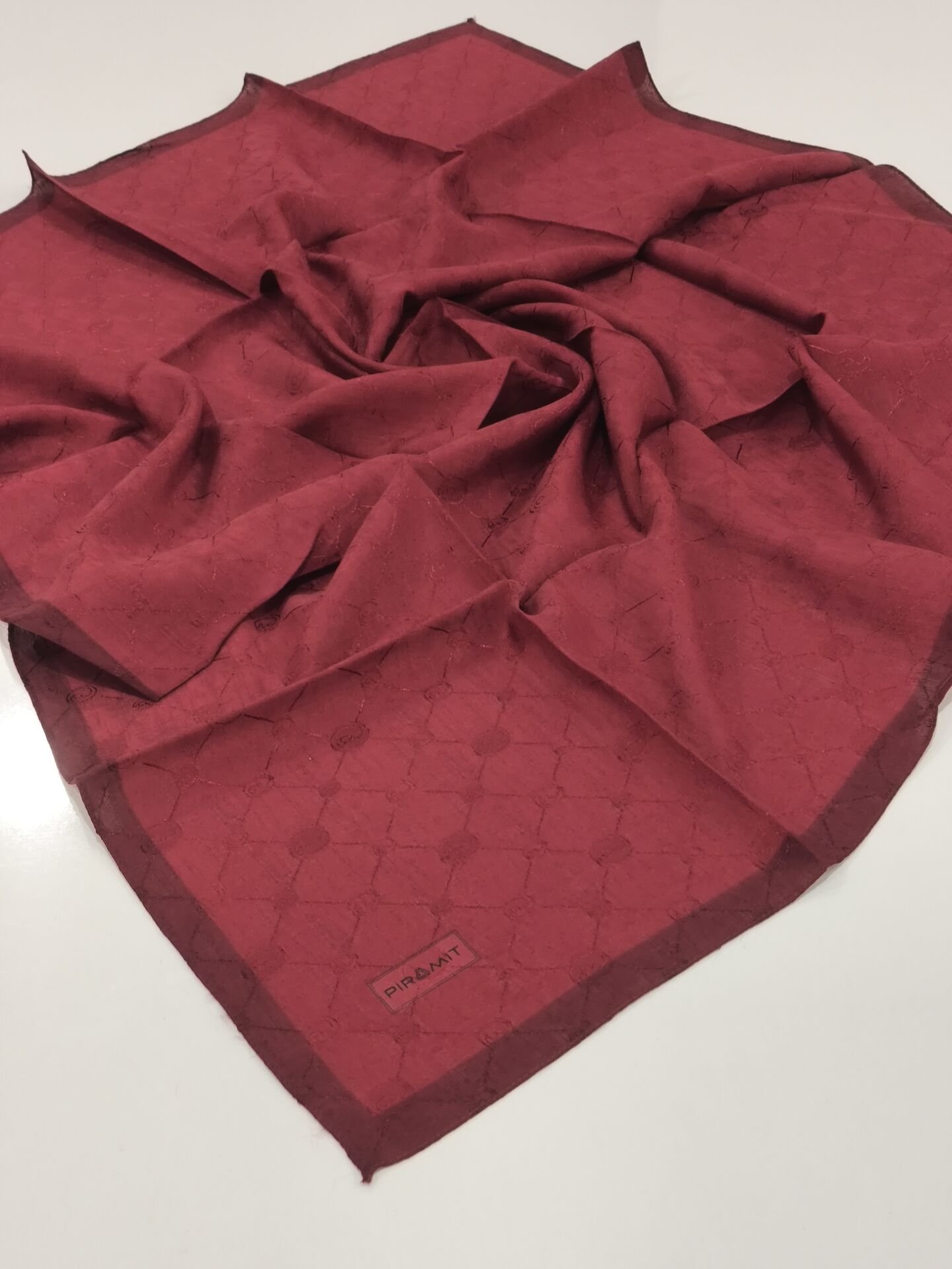 PİRAMİT MONOGRAM JAKARLI EŞARP ÇERVEVELİ BORDO