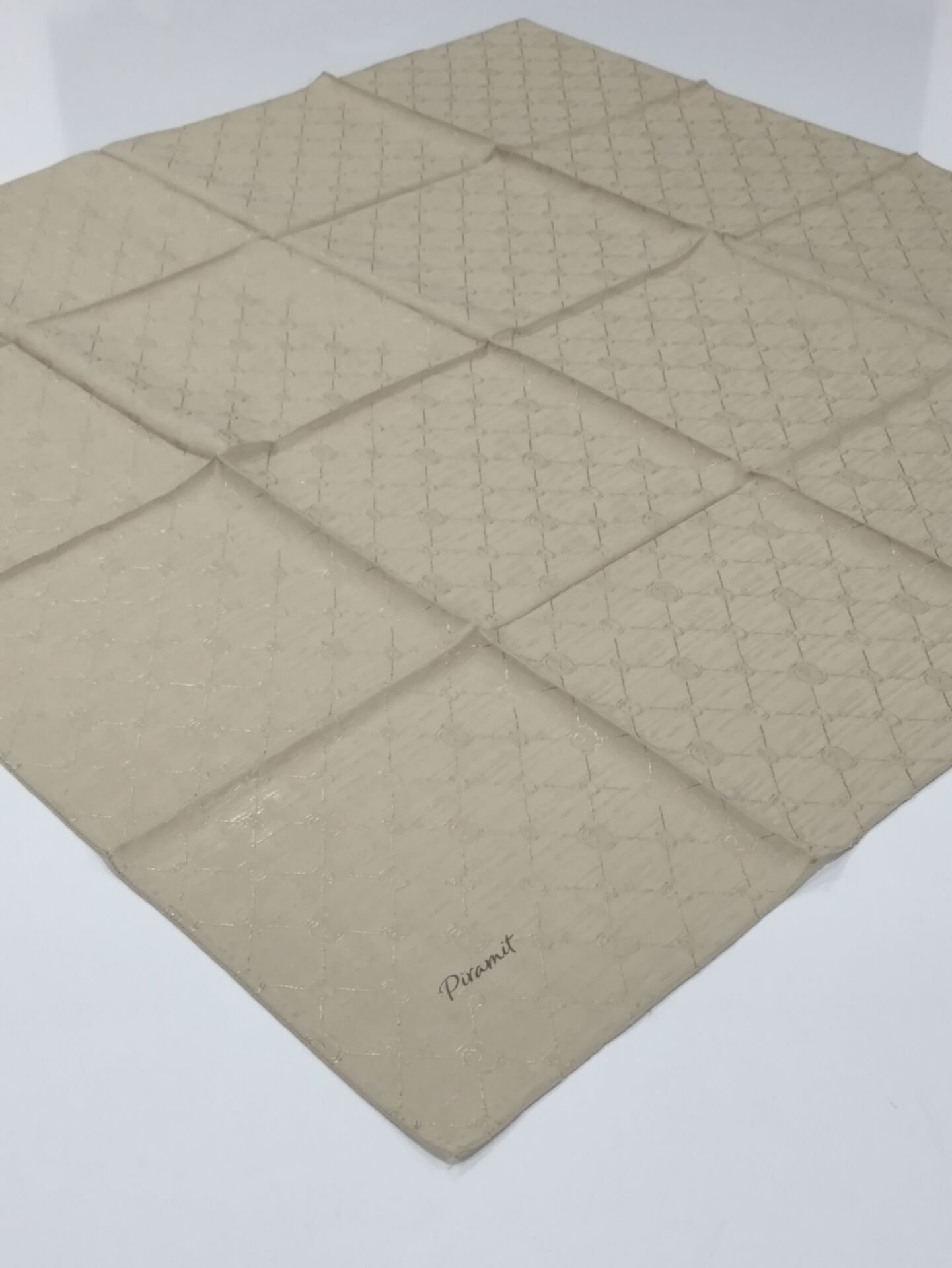 PİRAMİT MONOGRAM JAKARLI EŞARP KARAMEL