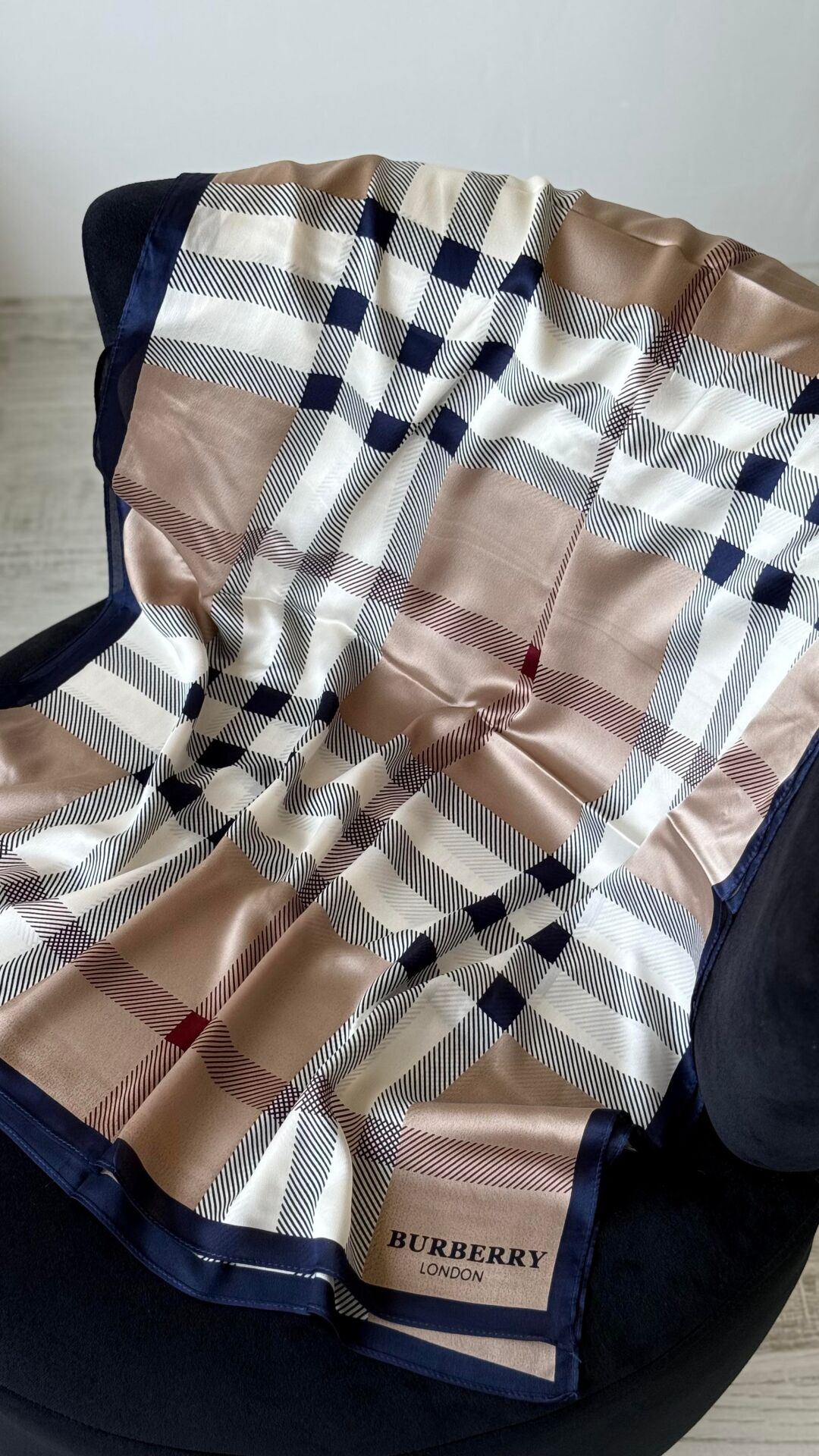 BURBERRY  VUAL İPEK ŞAL LACİVERT VİZON