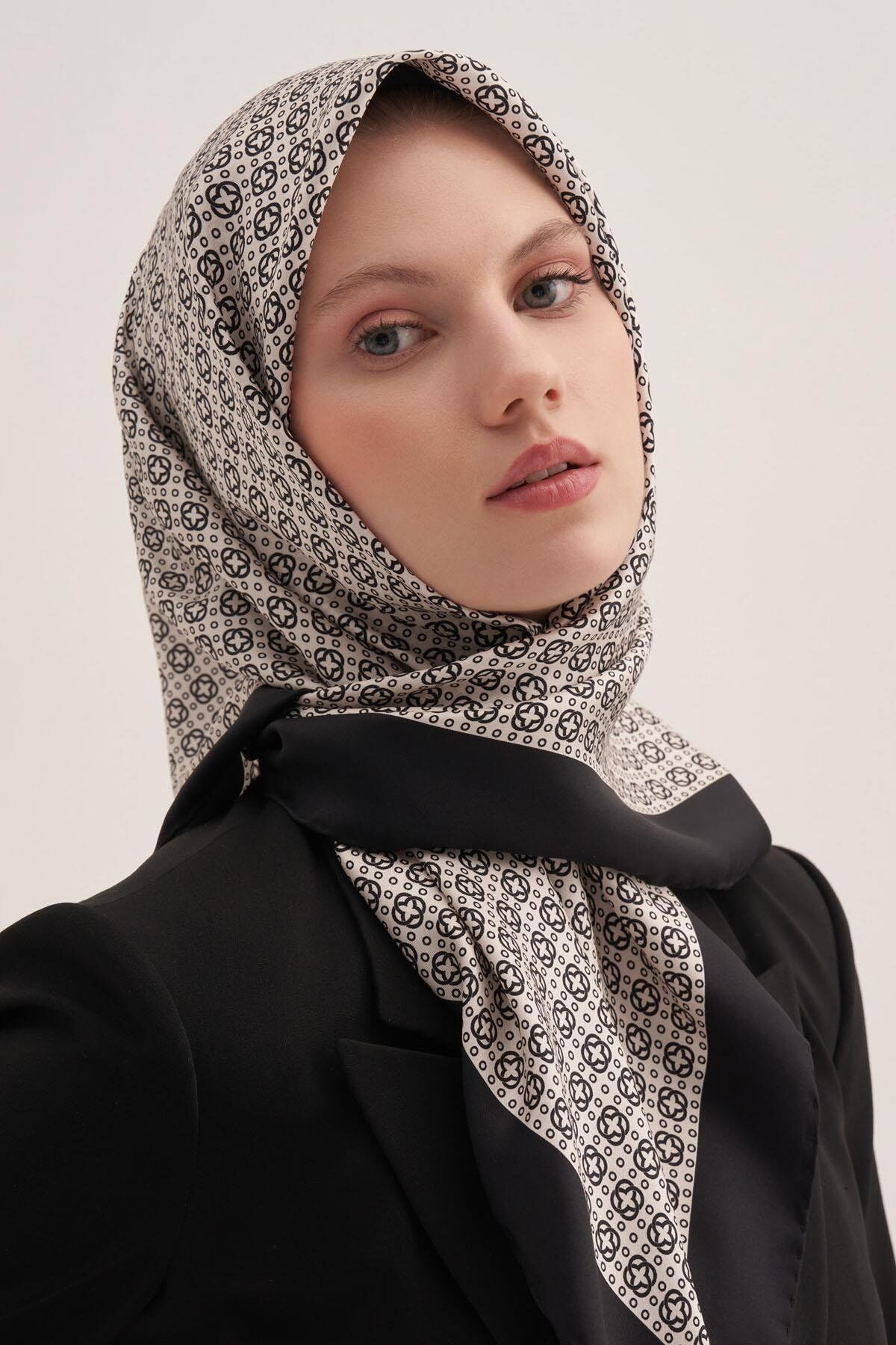 AKER SURA  İPEK EŞARP 8963-311